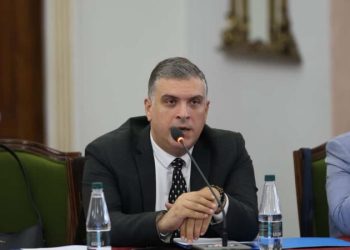 “Ju nuk ngopeni!”/ Blushi debate me Ballën: Kush i vodhi fondet fermerëve? Të ngrihet Komision Hetimor për IPARD