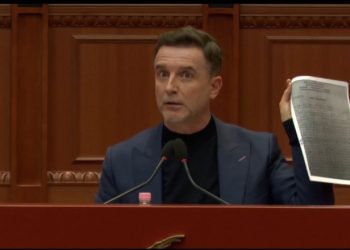 “Tatimorët bëjnë ‘të fortin’ me të dobëtin”, Braçe denoncon në Kuvend: Gjobë 8.2 milionë lekë për 15 kg gjizë