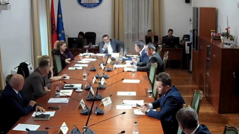  VIDEO  Kë sheh ti si organ s ksual     Incidenti që solli përplasjen mes Nokës dhe Çuçit  çfarë ndodhi në Komision  Debatet 