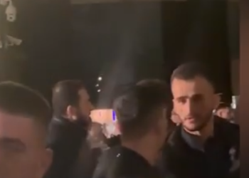 VIDEO- Protestës së opozitës i bashkohen Ervin Salianji, krah Berishës qëndrojnë Noka e Balliu
