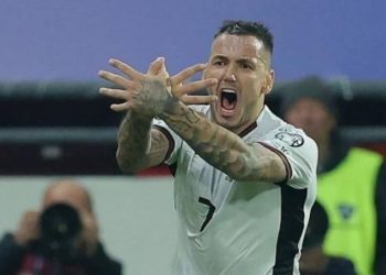 Humbja ndaj Shqipërisë ka ende pasoja për serbët, vërshëllyen himnin dhe na fyen, FIFA i gjobit me 87.500 frangash