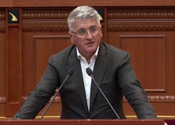 Përjashtimi i Berishës nga Kuvendi, Gjekmarkaj: Keni frikë nga fjala! Ai flet jashtë, ju e përjashtoni brenda