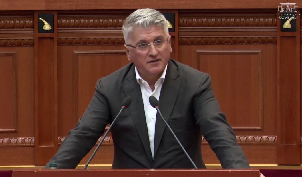 Përjashtimi i Berishës nga Kuvendi  Gjekmarkaj  Keni frikë nga fjala  Ai flet jashtë  ju e përjashtoni brenda