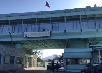 Tentuan të fusin mallra kontrabandë, arrestohet një nga shoferët e autobusit të linjës Athinë-Tiranë