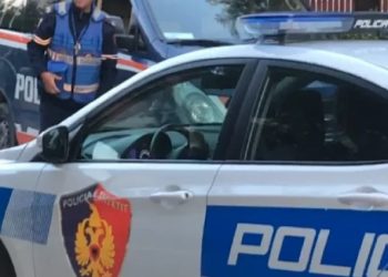 “Na ke 30 mijë euro borxh”/ Tre vëllezërit erdhën nga Librazhdi dhe kërcënuan të riun
