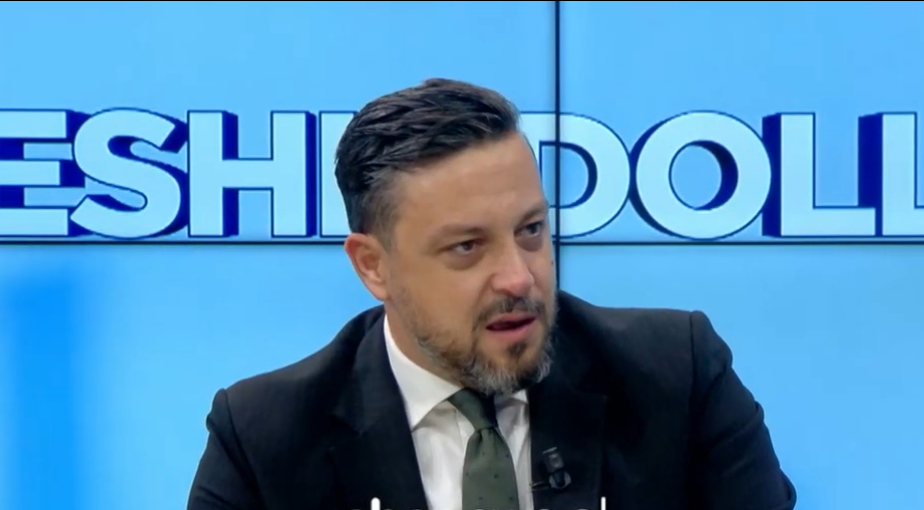  Ndërhyrja në pensione  rrit fuqinë blerëse   Eksperti i Ekonomisë  40   e buxhetit për fonde sociale  Paqja fiskale  Politikë inovatore