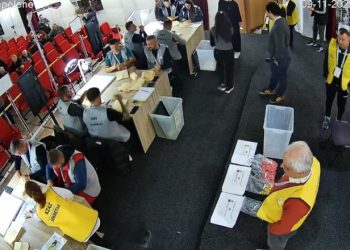 Zgjedhjet e pjesshme, hapen kutitë e para në Tepelenë dhe Berat! Ja kush kryeson, procesi nis edhe në Cërrik e Vlorë