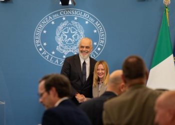 Rama kritikon fotografët italianë: Edhe ato fotot që i bëni i keni shumë të shëmtuara