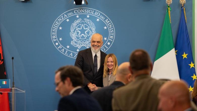 Rama kritikon fotografët italianë  Edhe ato fotot që i bëni i keni shumë të shëmtuara