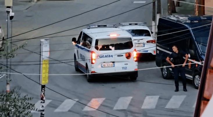 U gjet e pajetë në lumin Shkumbin  policia identifikon viktimën  55 vjeçarja ishte larguar nga një qendër sociale dhe 