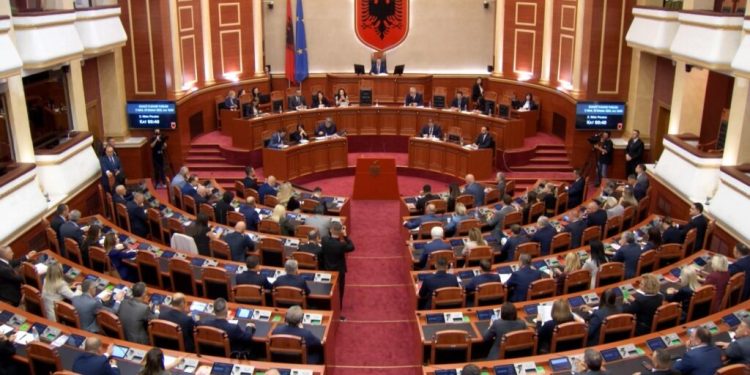 Kuvendi seancë maratonë, shqyrtohet në parim projekt-buxheti i vitit 2026 dhe paketa fiskale