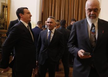 Fotolajm/ Çfarë nuk u pa nga samiti me liderët e rajonit, Rama i fokusuar te telefoni, ja si reagon Albin Kurti