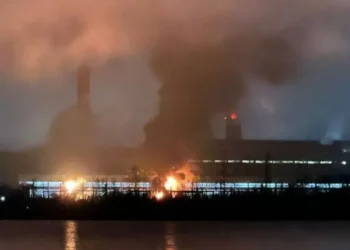 VIDEO-Ukraina godet me dronë një termocentral në rajonin e Moskës, përfshihet nga flakët