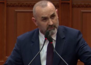 “Kur shkoni te njerëzit për të nxjerrë foto në FB, mos shkoni me veshje 5000-6000 € se është gjynah”-Apeli i Ulsi Manjës për deputetët e PD