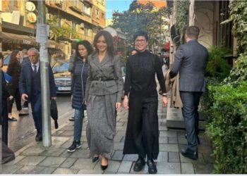 Në prag të Samitit të BE për Planin e Rritjes/ Spiropali dhe komisionerja Kos shihen në rrugët e Tiranës