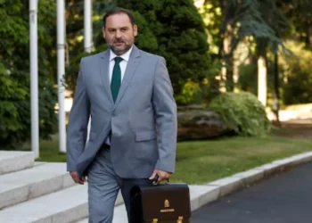 “Mund të arratiset”/ Akuzat për korrupsion, Gjykata Supreme e Spanjës lë në paraburgim ish-ministrin. Rrezikon burgun me..