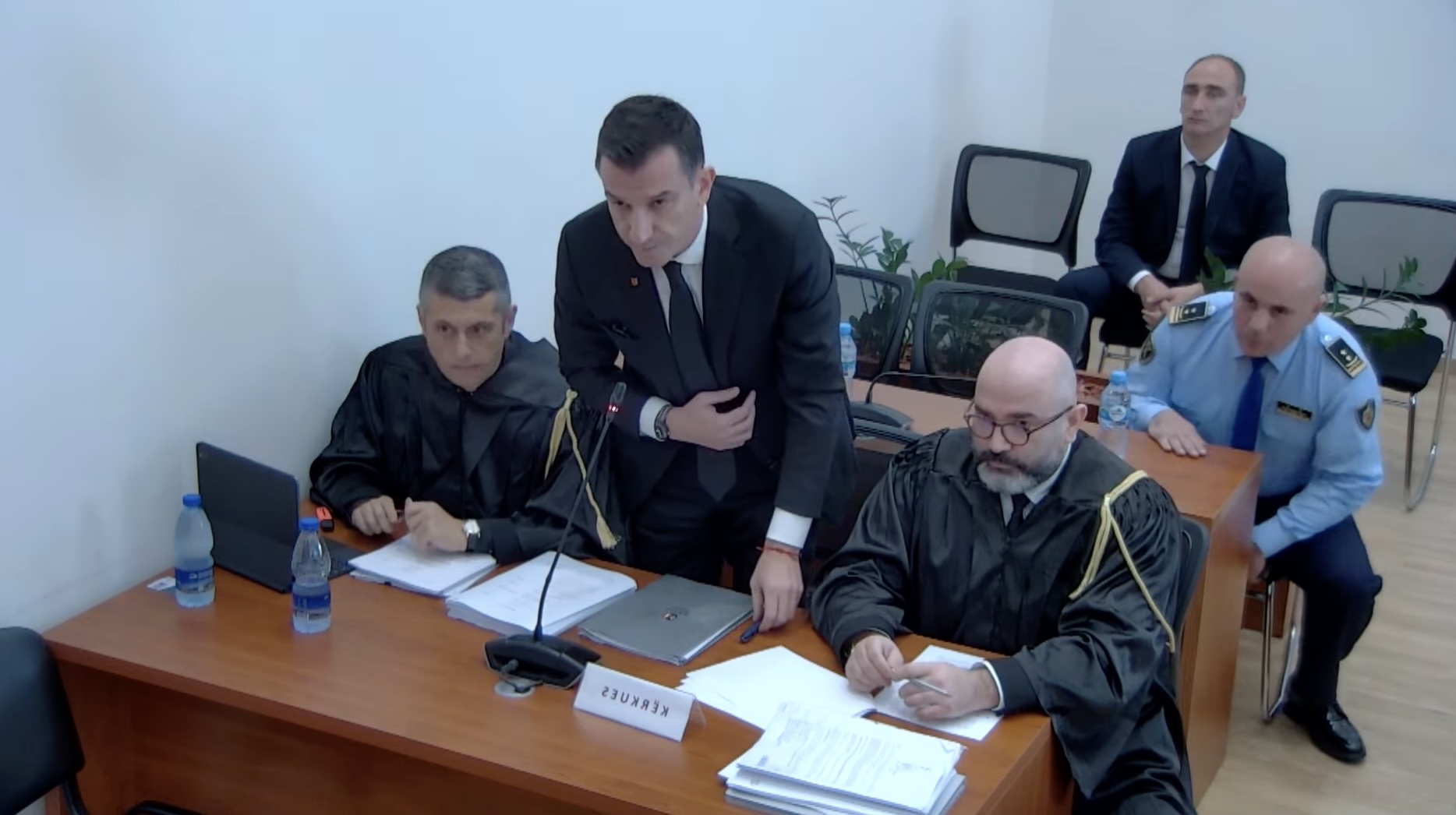 Veliaj kërkon të studiojë aktet e dosjes me laptop  GJKKO refuzon