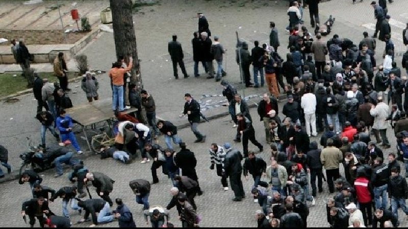  21 Janari   Lëvizja e Metës  taktikë e Berishës për Bashën  Avokati  Një kopje të serverave e kanë amerikanët