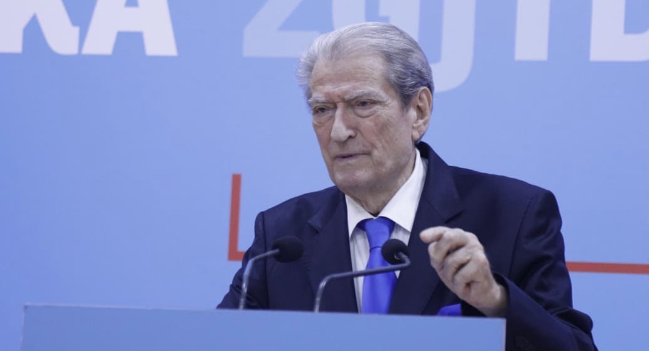  Nuk jam në Shqipëri të premten   Berisha informon SPAK un pasi e thirrën për  21 Janarin 