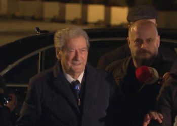 VIDEO-“Foltorja 2”, Berisha mbërrin në protestë para Kryeministrisë