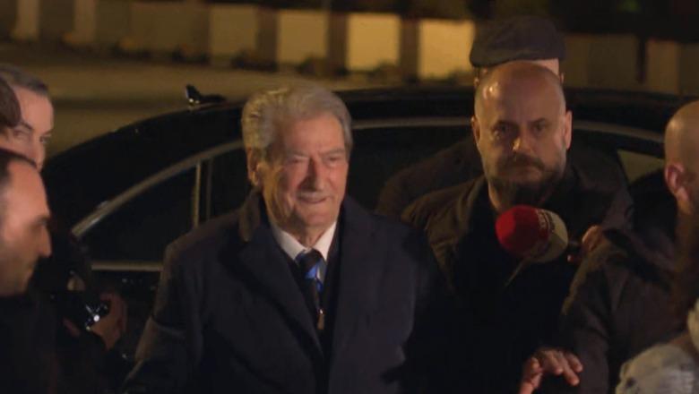 VIDEO  Foltorja 2   Berisha mbërrin në protestë para Kryeministrisë