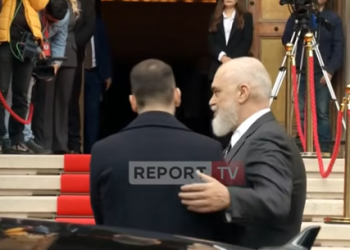 Batuta: ‘Ti je në krye, si mund të vonohesh?’/ Rama ‘ngacmon’ kryeministrin e Malit të Zi: Jam në kohë