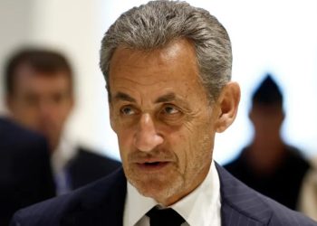 Kaloi 20 ditë në burg, Sarkozy do të publikojë librin “Ditari i një të burgosuri”