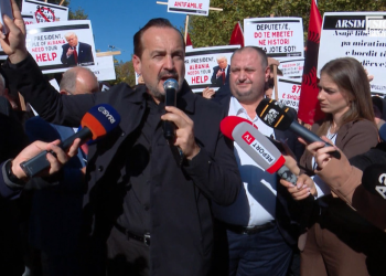 Protestë para Kuvendit kundër projektligjit për barazinë gjinore: Po shkatërroni familjen tradicionale
