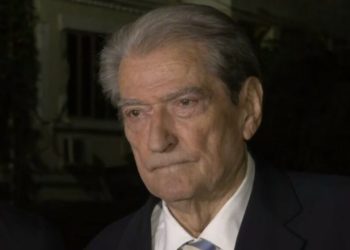 Sulmet ndaj Gonzatos, tërhiqet Berisha: Nëse ambasadori i quan fyerje, i kërkoj falje!