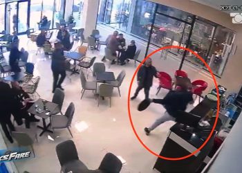 I sëmuri mendor në Kamëz terrorizon komunitetin me levë në mes të ditës. Institucionet: S’ka qendra trajtimi