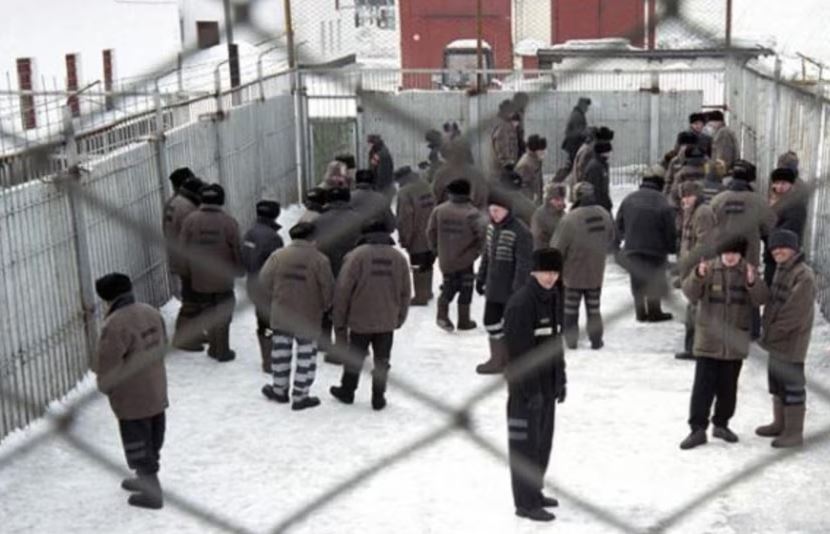  Doktori Shpirtlig   Ushtarëve ukrainas u fanitet tmerri i një burgu rus  Rrëfimi  Zvarritesha në dyshemenë e qelisë ndërsa më lëshonin qentë sipër 