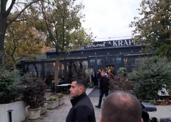 Vizita në Mitrovicën e Jugut/ Pronari i lokalit ku do të ndalonte Albin Kurti mbyll biznesin: Rrezikohej siguria, pati tensione