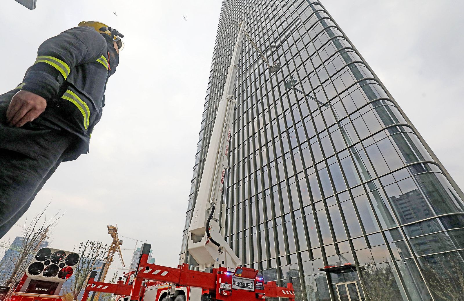 Pas zjarrit në Hong   Kong   ndërtesat e larta do i nënshtrohen kontrollit të sigurisë