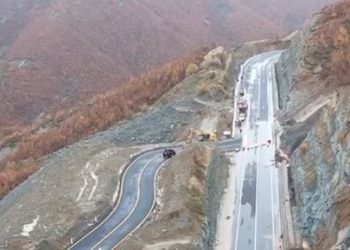 “Reshjet e dendura shkaktuan rënien e gurëve në Qukës-Qafë Plloçë”/ ARRSH: I gjithë aksi është i hapur e pa probleme