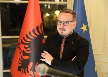 Një ndjesë shqiptare për Marta Kos, gruan e kryqëzuar harbutçe nga PD