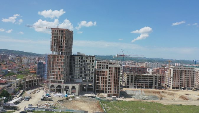 Vijon shtrenjtimi i apartamenteve  bregdeti bëhet  i paprekshëm   Zgjatet koha e shitjes