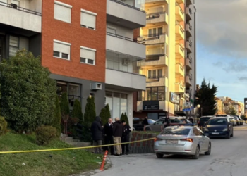 Të shtëna me armë zjarri, tentohet grabitja e një furgoni me para në këtë zonë të…