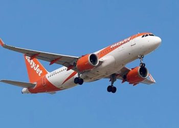 Mijëra avionë ulen në tokë/ Rrezatimi diellor ndikon në sistemet e fluturimit..