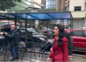 Mbrojtja kërkoi kohë të njihej me dosjen, Balluku rikthehet në GJKKO pas ndërprerjes së seancës