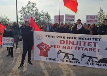 Ndërpritet greva e urisë, naftëtarët e Marinzës do të vijojnë protestat me tubime