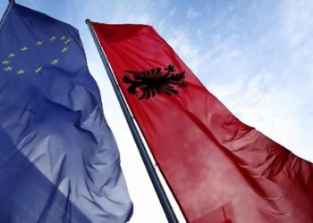 Urime për 28 Nëntorin nga Delegacioni i Bashkimit Europian në Tiranë