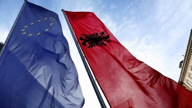 Urime për 28 Nëntorin nga Delegacioni i Bashkimit Europian në Tiranë