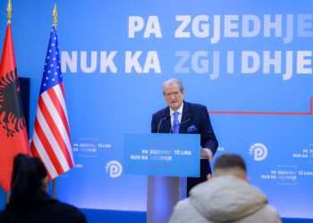 “Moti dhe korrupsioni po shkatërrojnë Shqipërinë”, Berisha denoncon dëmet pas reshjeve të shiut