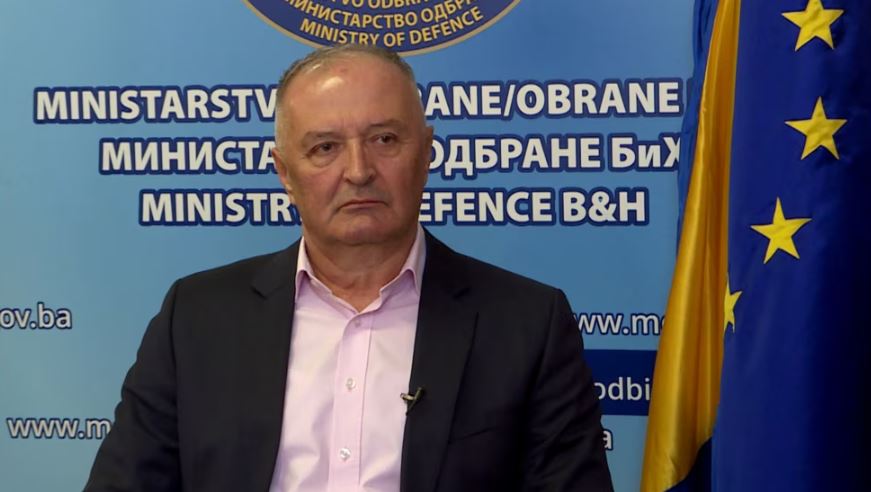 Bosnja nuk lejon uljen në Banjallukë të avionit ku udhëtonte ministri i Jashtëm i Hungarisë  Ja cili është shkaku  