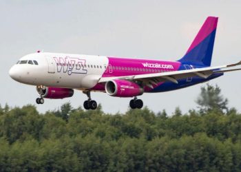 Defekti në software tek mijëra avionë shkakton kaos fluturimesh