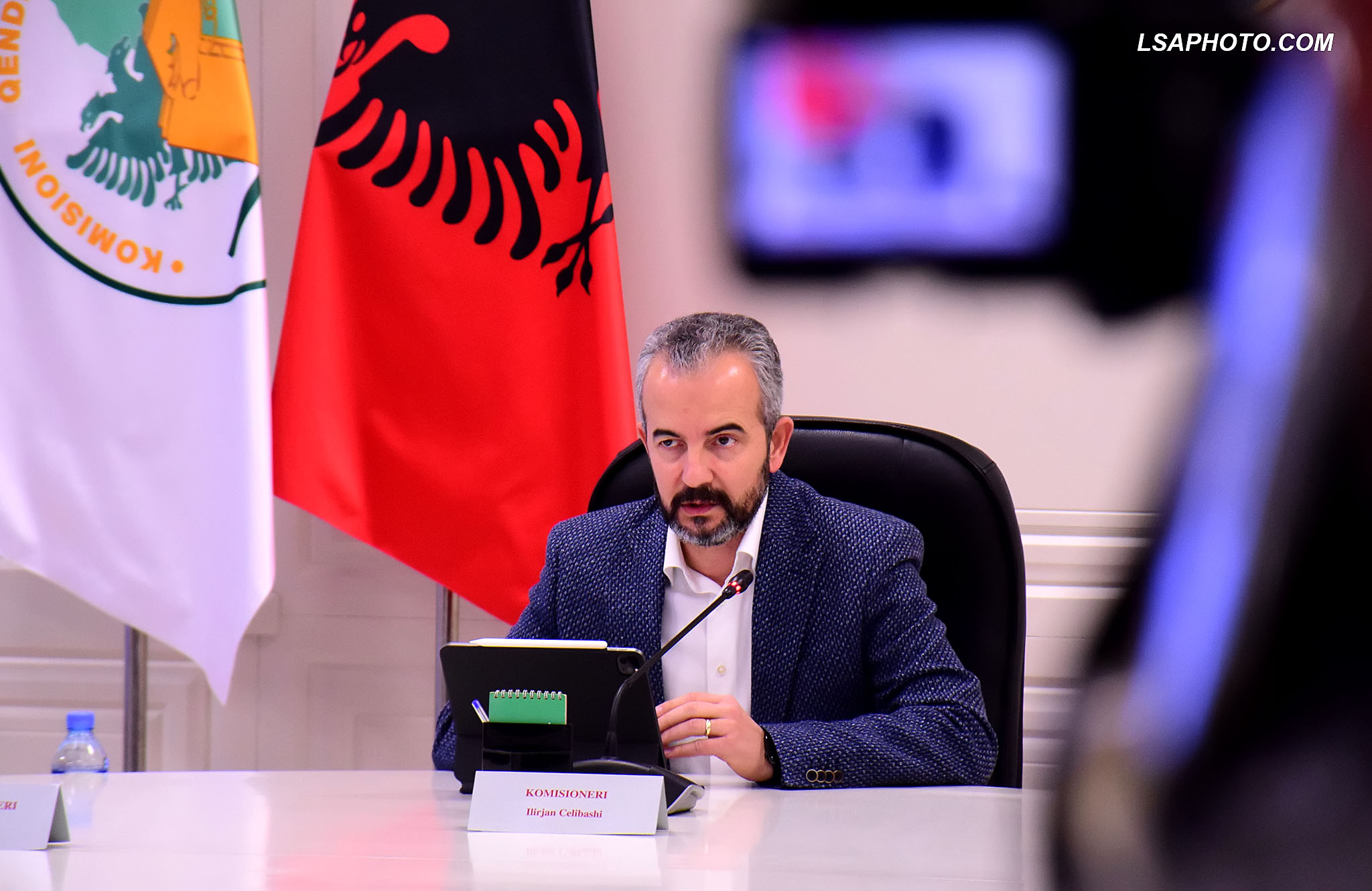  Pjesëmarrja në votime 2 42  deri në orën 10 00   Celibashi  Asnjë problematikë me identifikimin elektronik