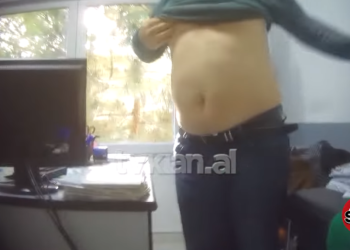 VIDEO-“Prekje e propozime seksiste pas vizitave”/ Ngacmoi seksualisht pacienten, arrestohet mjeku në Tiranë