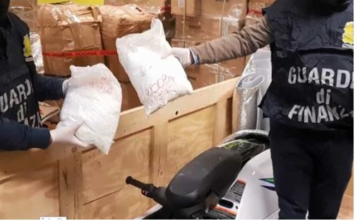 Çmontohet grupi kriminal shqiptar që bashkëpunonte me  Ndragheta  dhe  Kamorra   Mbushën Italinë dhe Evropën me kokainë latine