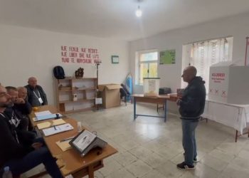 Dy orë pa votues në Dukat, ai që erdhi, harroi kartën e identitetit: Nuk kam fuqi të vij sërish