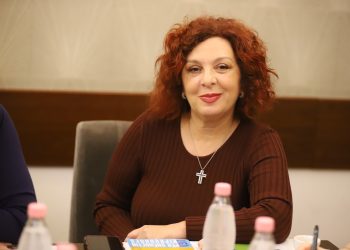 Dezinformimi dhe shëndeti riprodhues: Një sfidë në rritje për politikat publike dhe të rinjtë